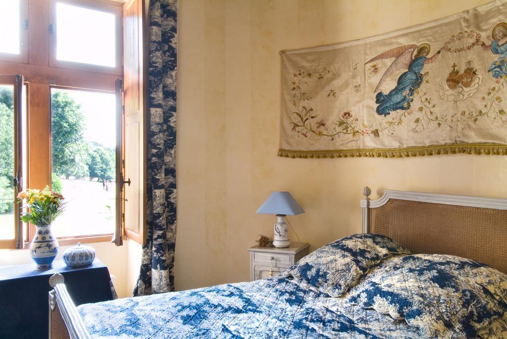 Chateau De La Roche Martel Bed and Breakfast Roiffé Kamer foto