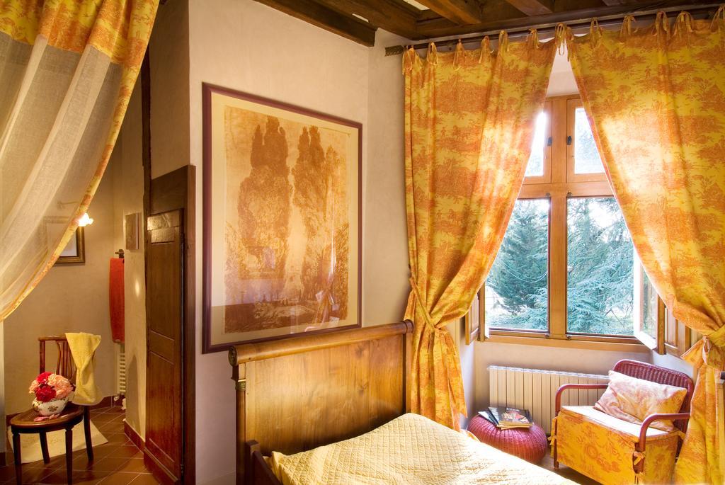 Chateau De La Roche Martel Bed and Breakfast Roiffé Kamer foto