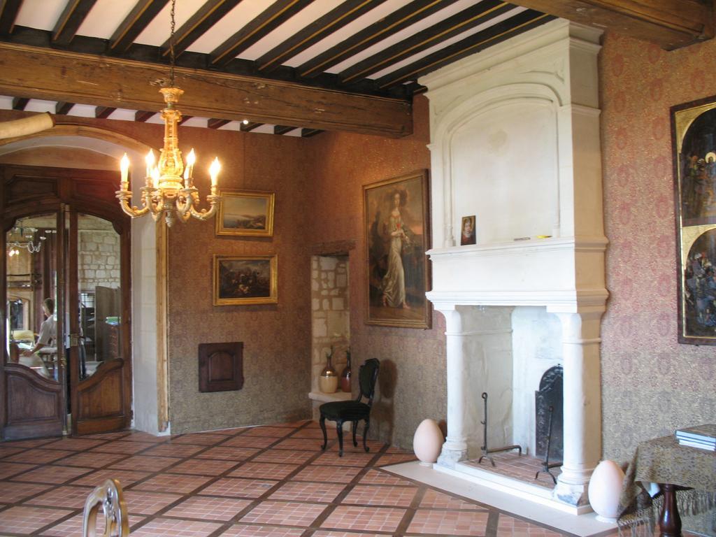 Chateau De La Roche Martel Bed and Breakfast Roiffé Buitenkant foto